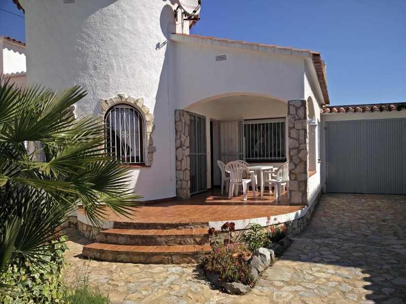 Xalet Amb Jardi Villa Empuriabrava Eksteriør bilde